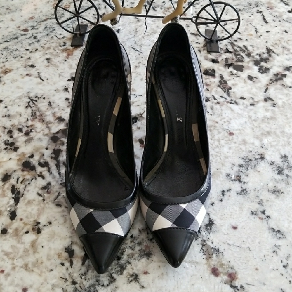 Authentic Burberry heels. - Picture 2 of 6